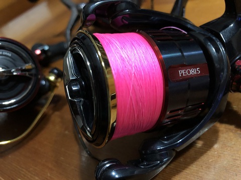 SHIMANO 19 Vanquish C3000SDHHG(with 夢屋 PE0815スプール)
DRESS リールディスプレイスタンド "オリジン"を装着。
巻いとるPEは 弾丸ブレイド X4 #0.8×150m