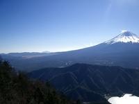 岩稜と富士山展望の山　＜十二ヶ岳＞