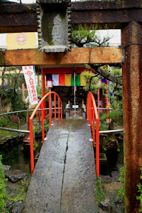 白壁土蔵群 赤壁