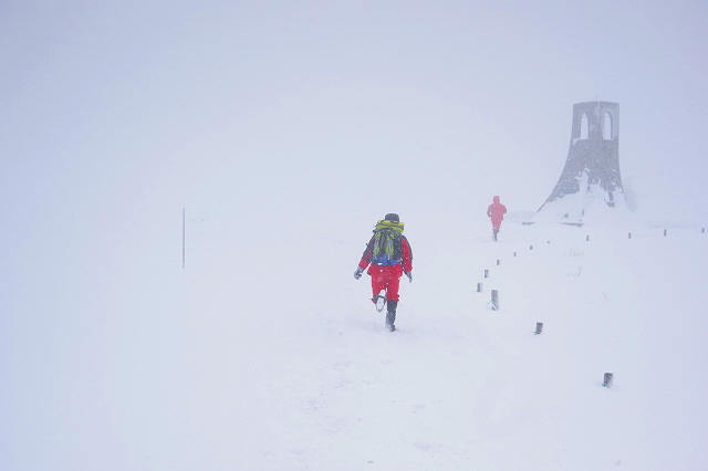 *期待に応えて・・ホワイトアウトな美ヶ原登山 * *期待に応えて・・ホワイトアウトな美ヶ原登山 *