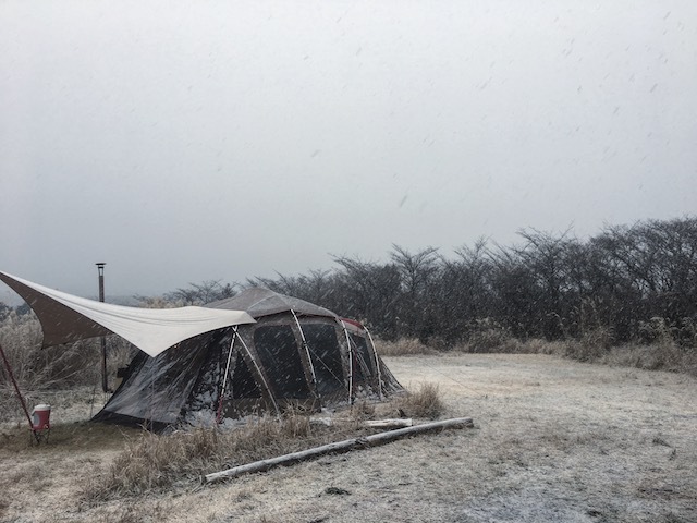 絶景と雪と嵐のキャンプ。大自然を満喫「富士山YMCA グローバル・エコ・ヴィレッジ」