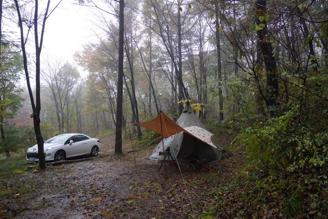 静かな森で雨の引きこもりキャンプ！　あさまの森オートキャンプ場。