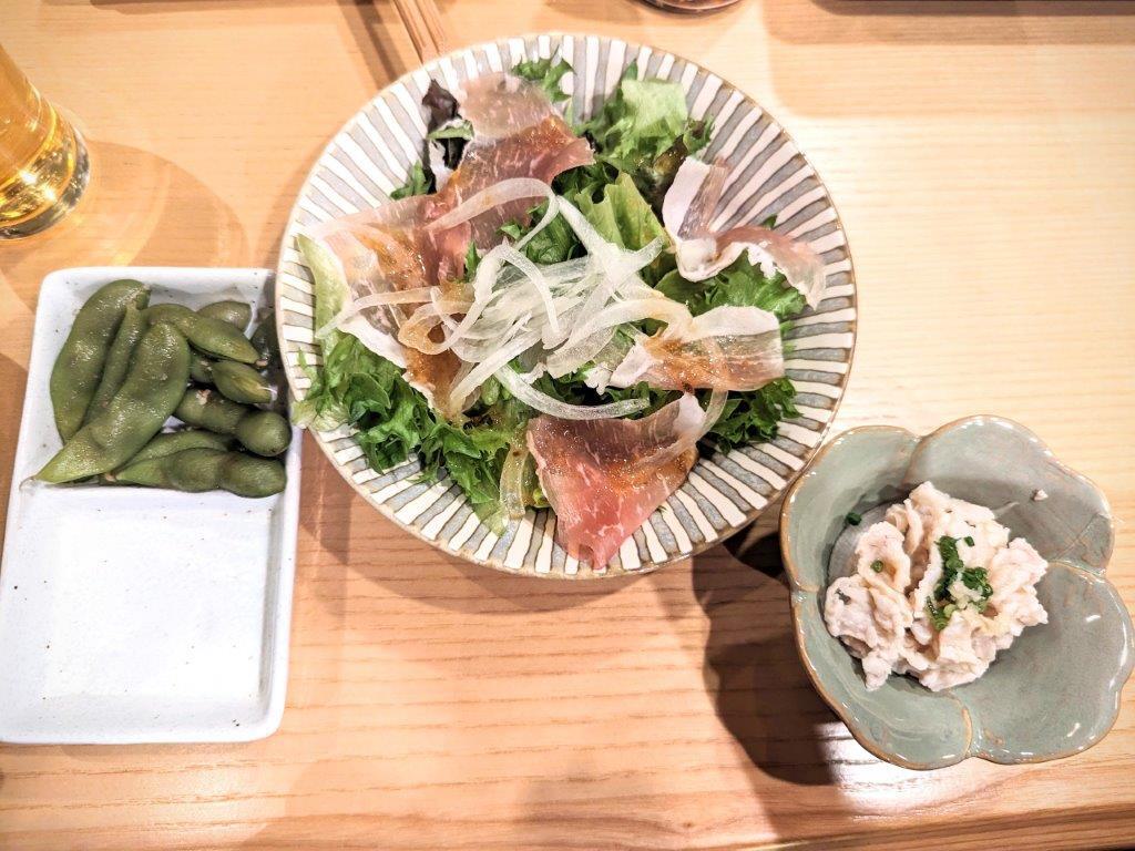 暖かすぎる南国の日に、北風がそれはそれは強く吹きつけてました。 暖かすぎる南国の日に、北風がそれはそれは強く吹きつけてました。