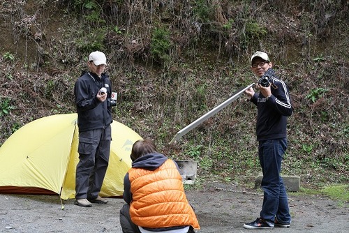 「記録機たちと5人のキャンパー」