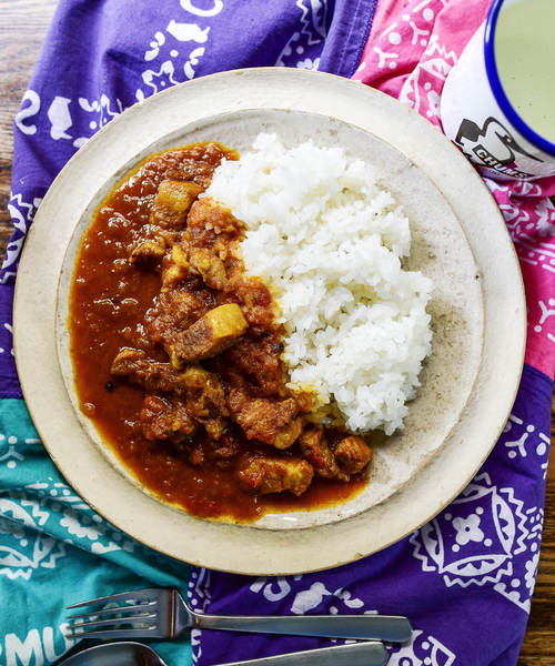 キャンプ飯にいかがでしょうか・・・　CHUMS CURRY～！！