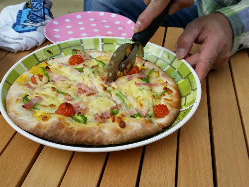 ノーキャンプの日曜日は、庭デイキャンでピザを焼く～！！