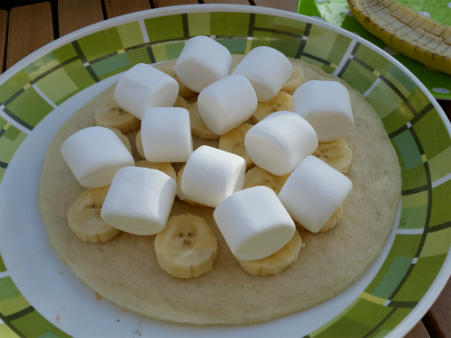 ノーキャンプの日曜日は、庭デイキャンでピザを焼く～！！