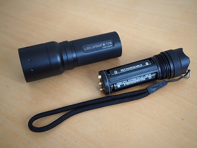 最強のフラッシュライト LED LENSER（レッドレンザー）