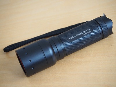 最強のフラッシュライト LED LENSER（レッドレンザー）