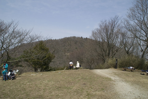 二上山・雌岳（万葉の森駐車場から）