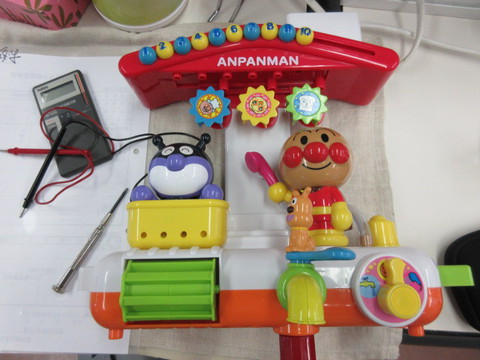 トシちゃん先生の海釣り 6月28日 おもちゃの修理 おふろでアンパンマン修理完了