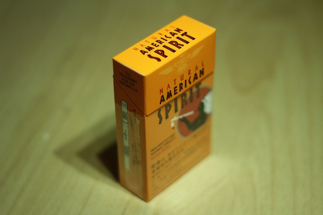 タバコ F/1.8 1/100 ISO100