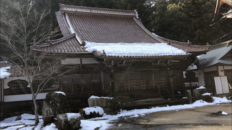 雪残る里山登山でミリタリーギアと珈琲焙煎とバームクーヘンと