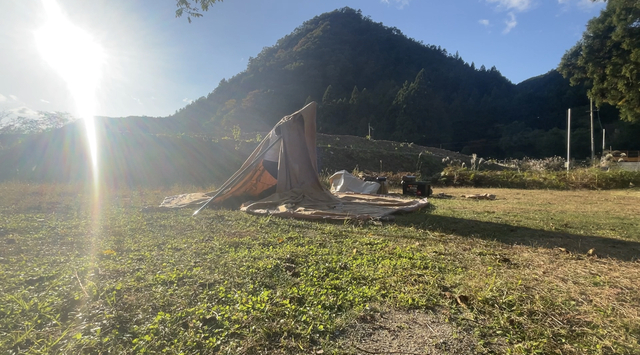 焚き火が心地よい季節。［京都で秋キャンプ］