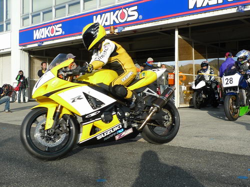 ピットで・・・＃２０１０モトレボＲｄ４