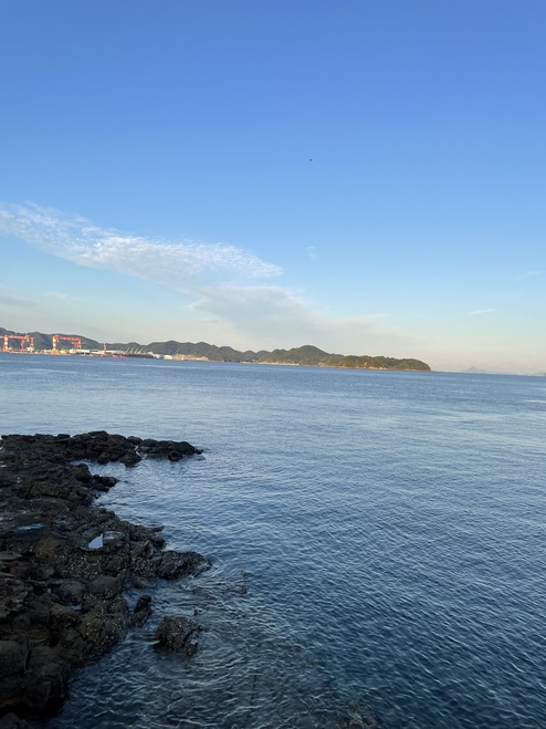 通勤途中の海