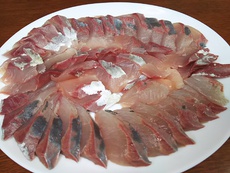 ハマチの刺身とアラ炊き