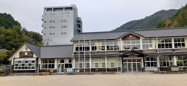 【旭酒造株式会社】獺祭ストア 本社蔵