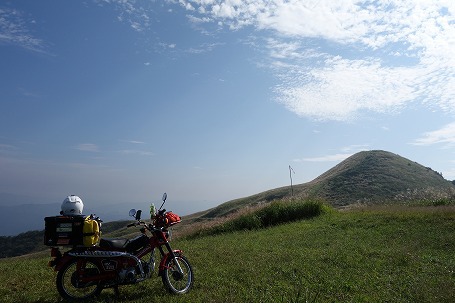 ススキ野原の向こうに・・・(^^;