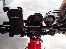 CT125ハンターカブにQi充電スマホホルダー装着(^^)