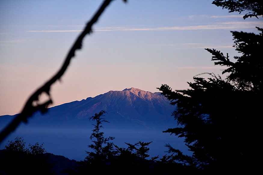 やっと晴れた週末に・・越百山