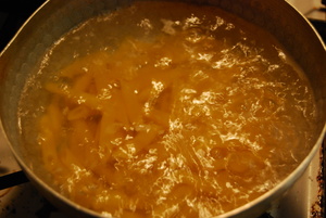鶏肉とペンネのトマト煮込み☆