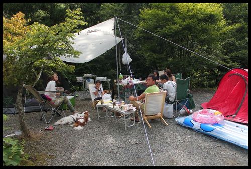どしゃぶり難民キャンプ