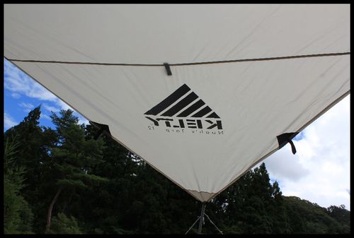 どしゃぶり難民キャンプ