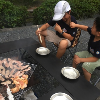 自作囲炉裏テーブルとアイアンラック