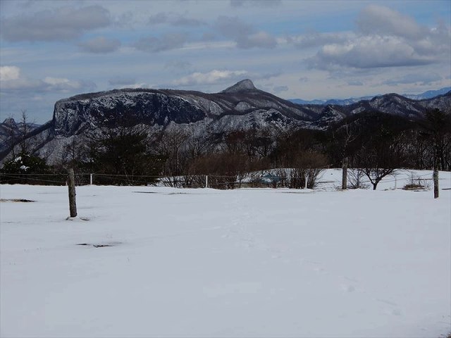 GW前の4月20日にオープンのはずだったのに…　～春なのに強風と氷点下のツンデレフィールド内山牧場キャンプ場 [1]