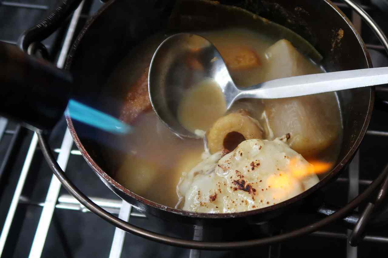 朝日を見た「裏NAPiの森」は原生林 & カレーおでん→チーズon→…を朝飯に ～もみぢの絨毯・微睡の森NAPi[6]～