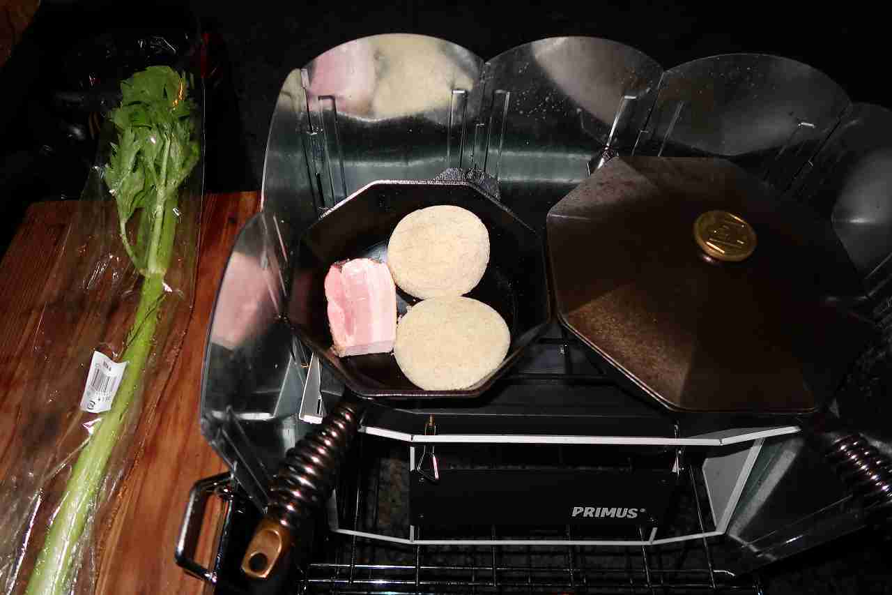 2日目のランチは自家製バジルたっぷりのチキンソテー・ジェノベーゼソース添え　～もみぢの絨毯・微睡の森NAPi[8]～