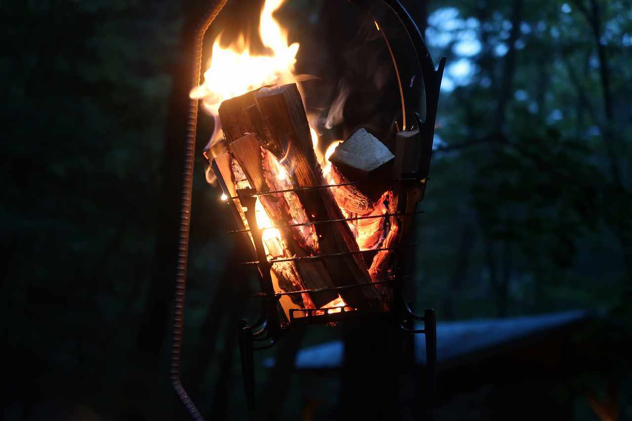 まどろみ続けたい森の中のキャンプベースで過ごす午後　～うたた寝と篝火が似合うキャンピングベースにて[2]～
