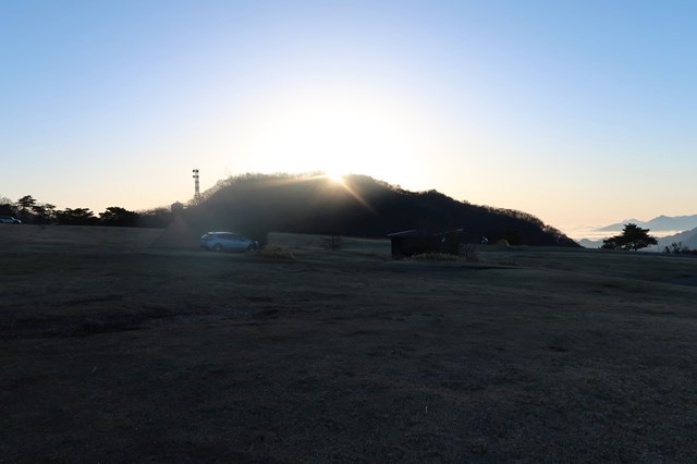 朝、陽のひかりがサイトを照らして　～今季初のツンデレ内山牧場⑥～