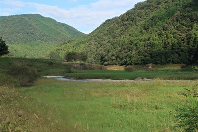 東古屋キャンプ場でのサイト設営、ルーフテントから眺める湖だった草原、最初の篝火　～東古屋キャンプ場[8]　【まとめ1】～