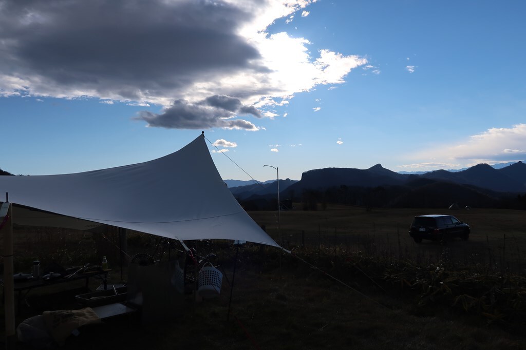 晩秋の内山牧場キャンプ場　改名前最後のキャンプは眩しい陽光に溢れて　～強風だけど空気の澄んだツンデレフィールドに ⑦～