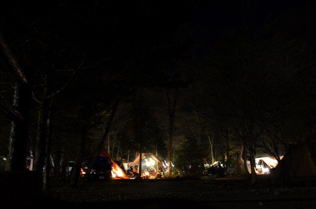 キャンプ　夜