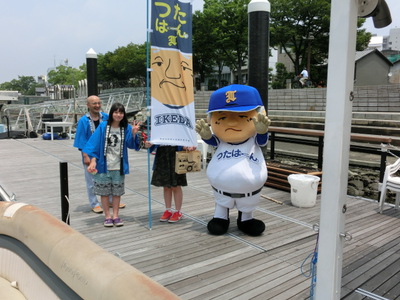 水際公園の桟橋にお客さまが来ました