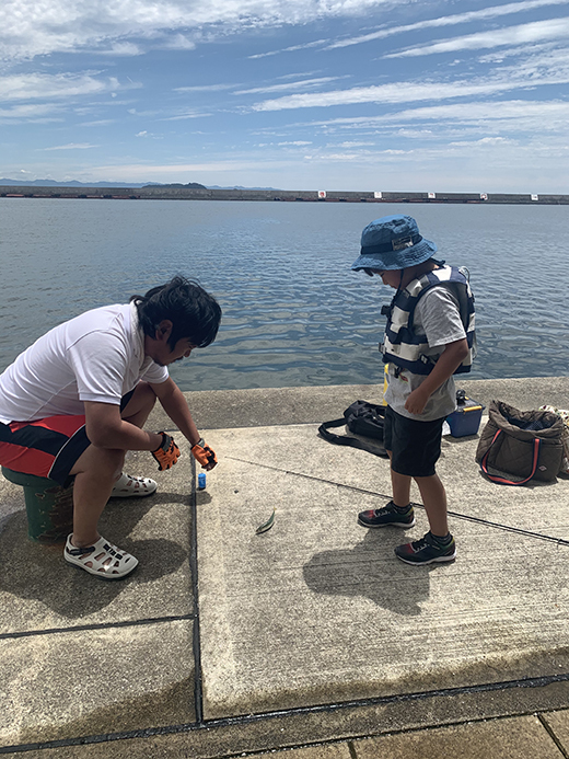 息子と一緒に小鯖釣りin形原漁港