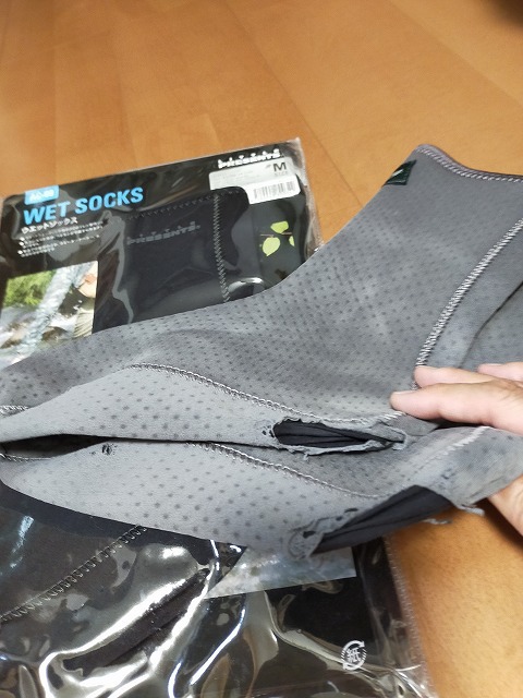 本日の物欲　ウェットソックス