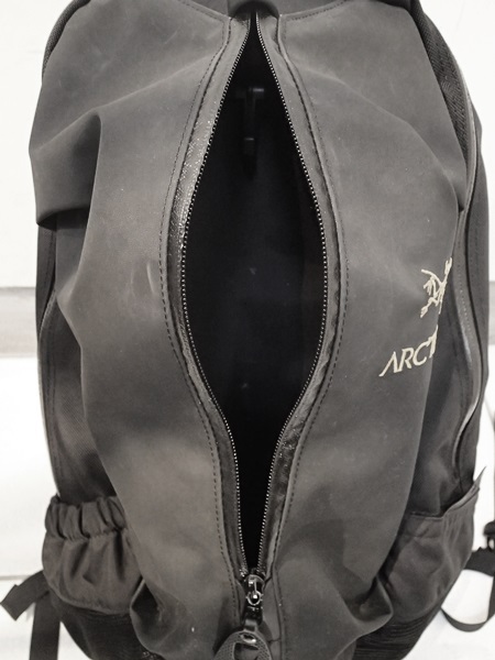 THE NORTH FACE SCORIA (vs. ARCTERYX Arro22)