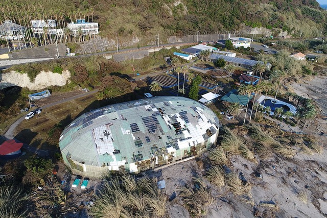 さて、また長い道のり　ドーム跡地片付け