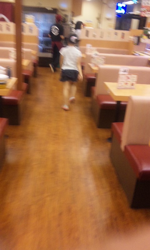 回転寿しで・・・