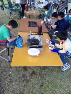 コンパネ bbq テーブル Coleman スリム四折BBQテーブルの商品紹介