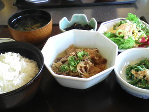 今日の昼食　２／１５　すき焼き定食