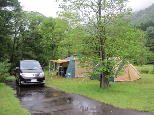 台風の中で白川郷ひらせ温泉キャンプ場