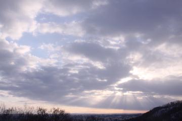 太陽の光の筋が写った