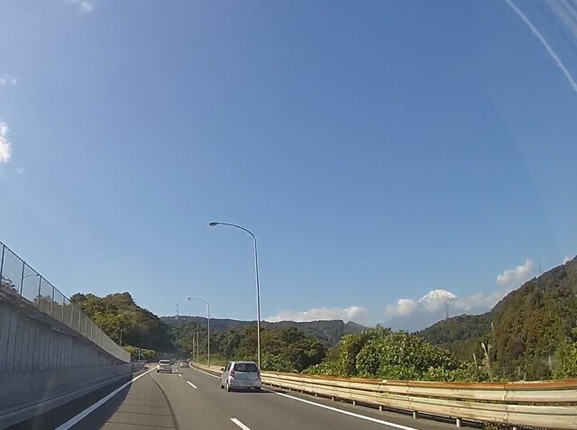 ひょんなことから神奈川の旅③～飛行機を見ながらデイキャンプ、からの、夜の河原でファミマのお稲荷さんを喰らう～