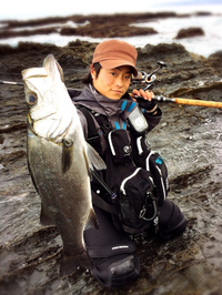 和歌山地磯ヒラスズキ 2015/04/06 12:46:20