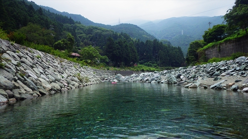 週末は川遊びでした